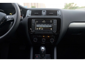 車載設(shè)備:汽車中控顯示屏-7.0英寸